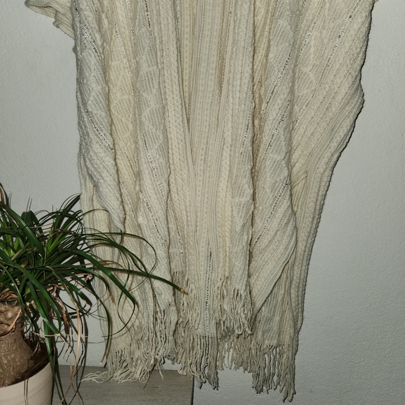 Shaw - Picture 3 of 4